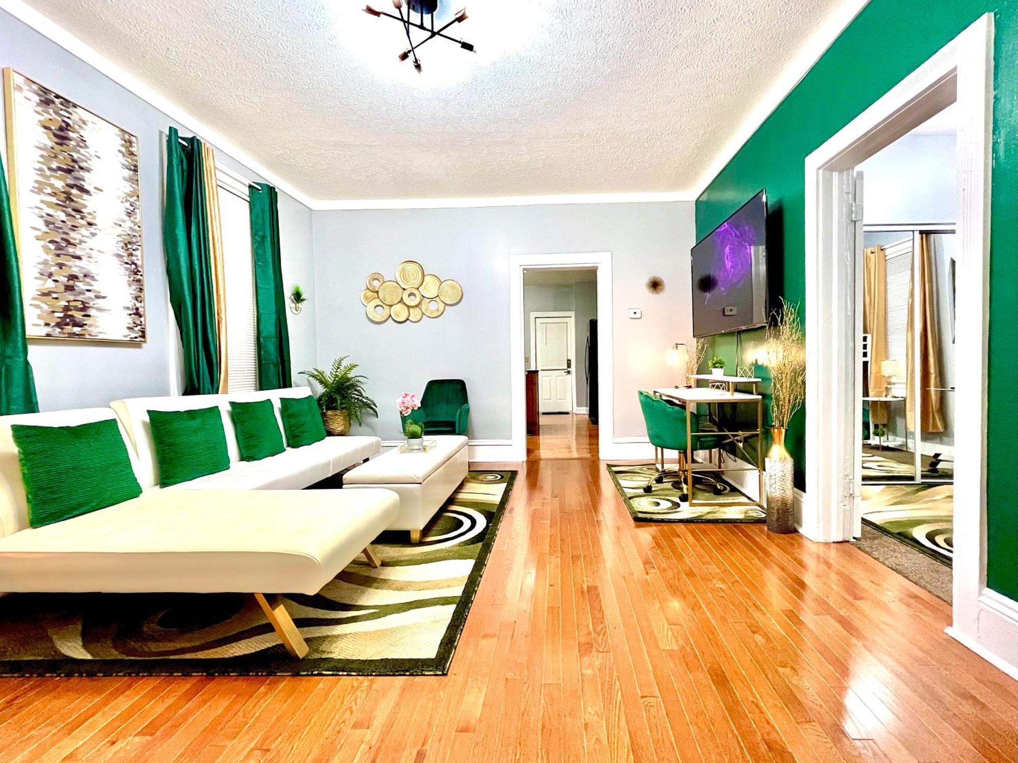 The Tremont Emerald - By Christmas Story House - Historic Charm & Modern Comfort Near Downtown With Parking, 300Mb Wifi & Self Check-In 克里夫兰 外观 照片