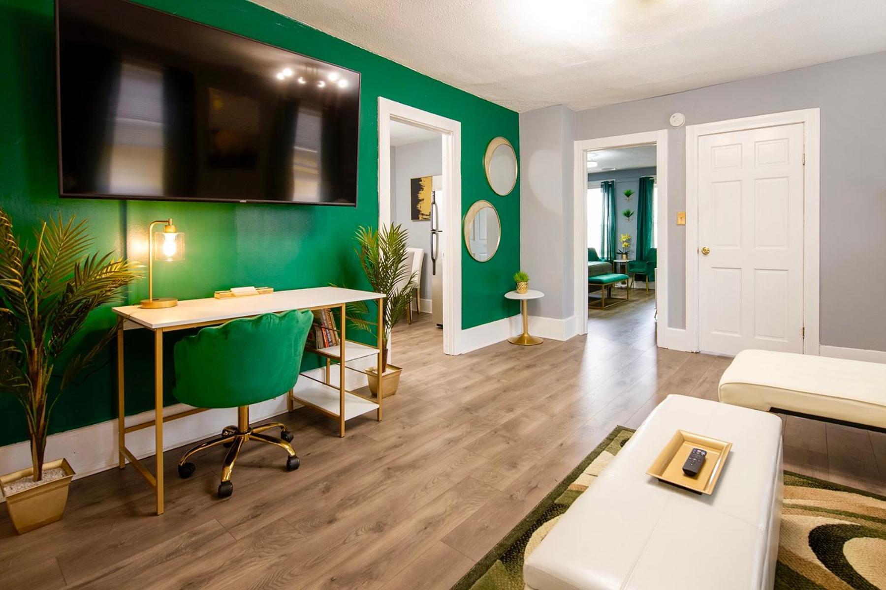 The Tremont Emerald - By Christmas Story House - Historic Charm & Modern Comfort Near Downtown With Parking, 300Mb Wifi & Self Check-In 克里夫兰 外观 照片