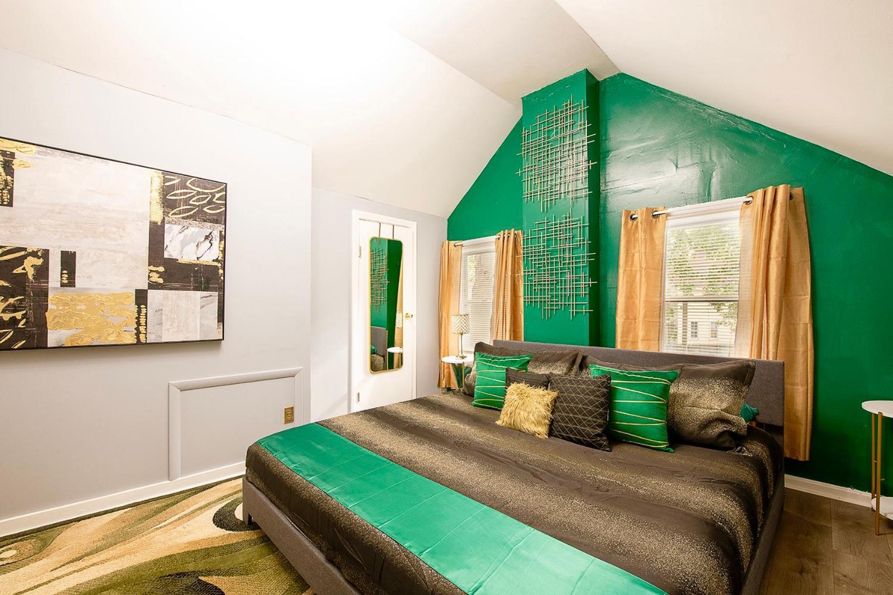 The Tremont Emerald - By Christmas Story House - Historic Charm & Modern Comfort Near Downtown With Parking, 300Mb Wifi & Self Check-In 克里夫兰 外观 照片