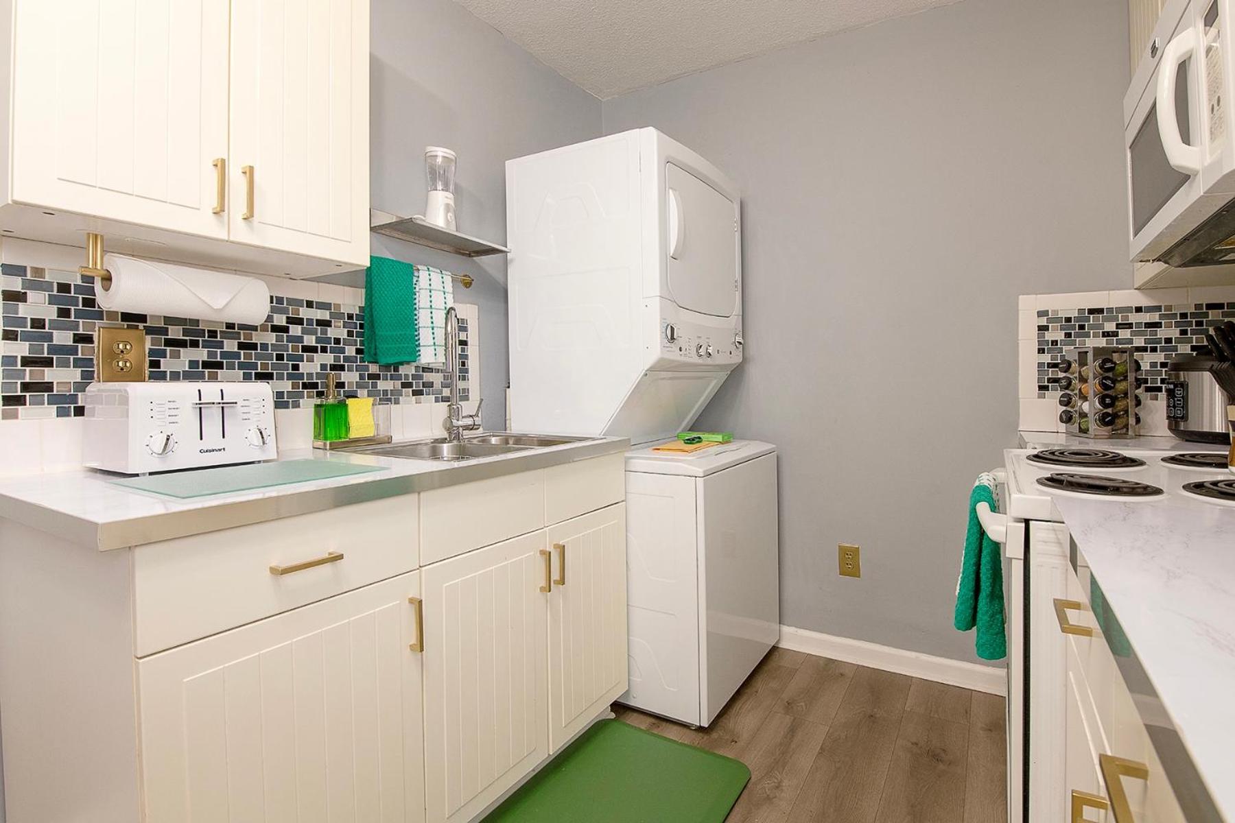 The Tremont Emerald - By Christmas Story House - Historic Charm & Modern Comfort Near Downtown With Parking, 300Mb Wifi & Self Check-In 克里夫兰 外观 照片
