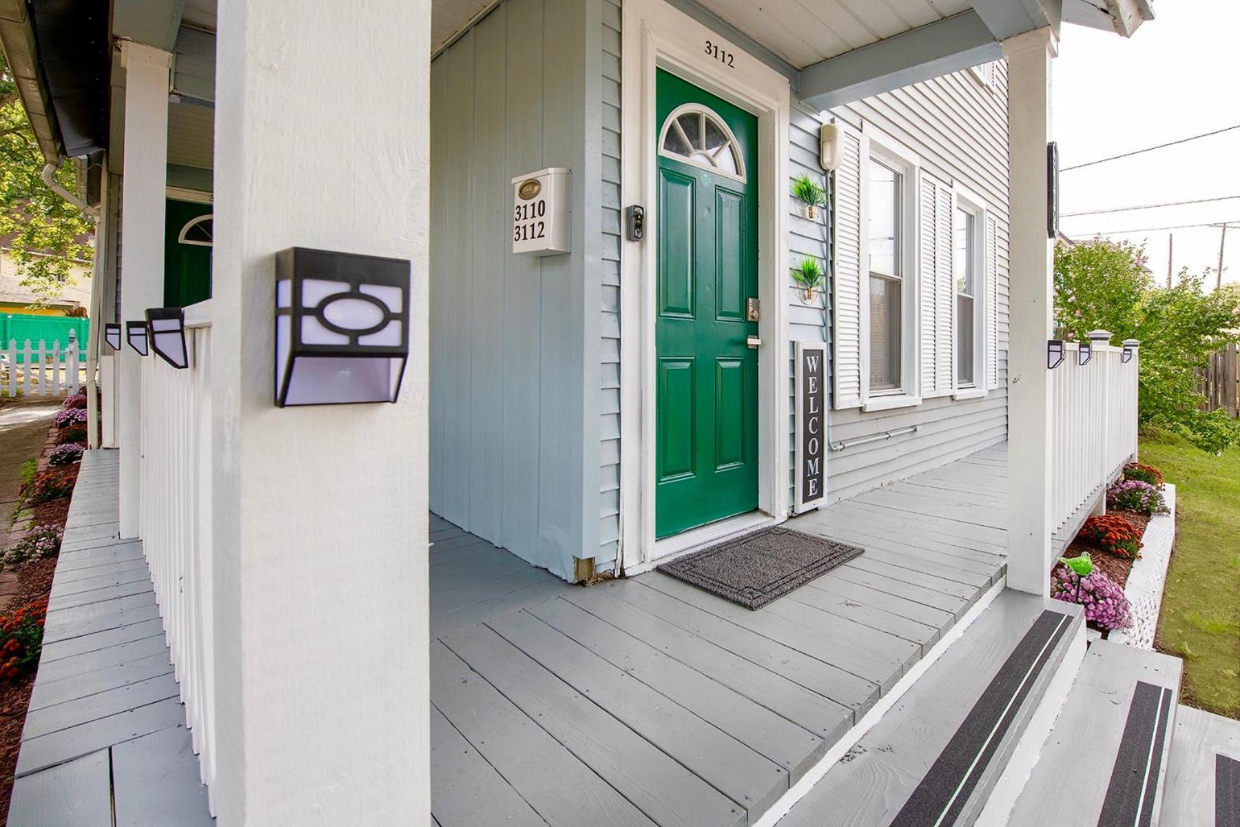 The Tremont Emerald - By Christmas Story House - Historic Charm & Modern Comfort Near Downtown With Parking, 300Mb Wifi & Self Check-In 克里夫兰 外观 照片