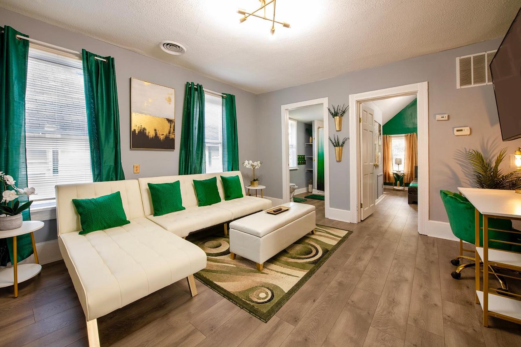 The Tremont Emerald - By Christmas Story House - Historic Charm & Modern Comfort Near Downtown With Parking, 300Mb Wifi & Self Check-In 克里夫兰 外观 照片