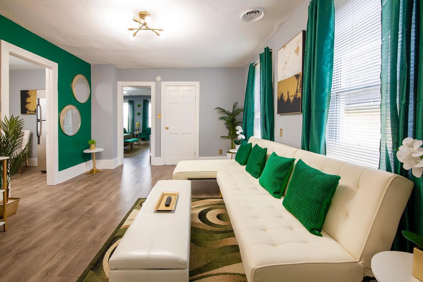 The Tremont Emerald - By Christmas Story House - Historic Charm & Modern Comfort Near Downtown With Parking, 300Mb Wifi & Self Check-In 克里夫兰 外观 照片