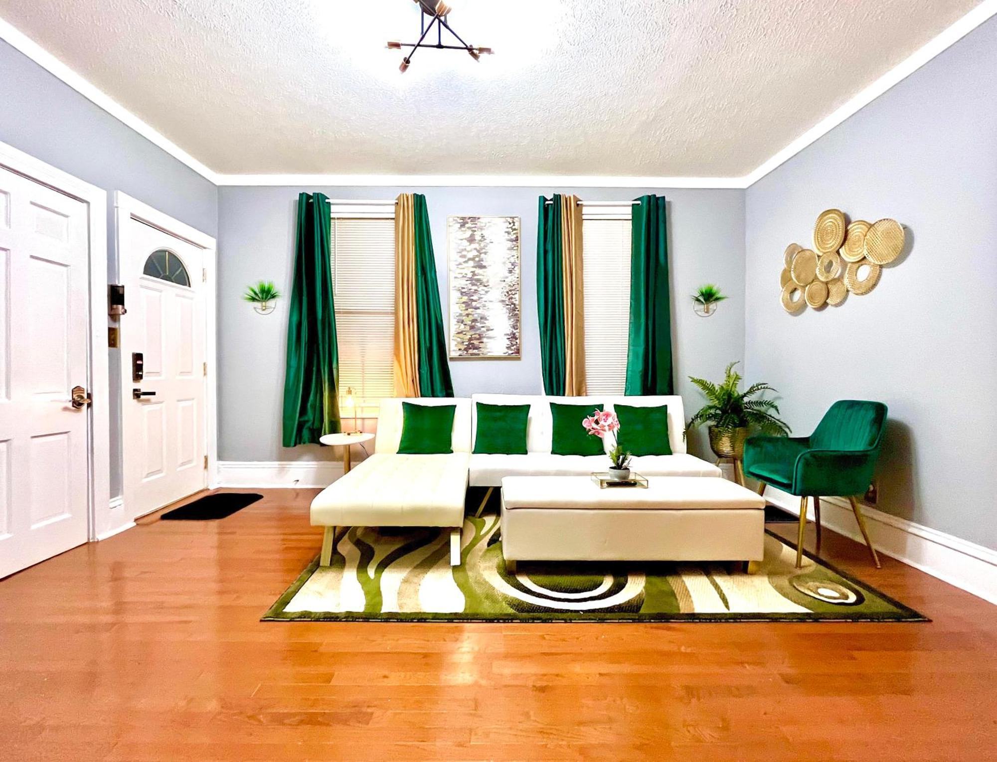 The Tremont Emerald - By Christmas Story House - Historic Charm & Modern Comfort Near Downtown With Parking, 300Mb Wifi & Self Check-In 克里夫兰 外观 照片