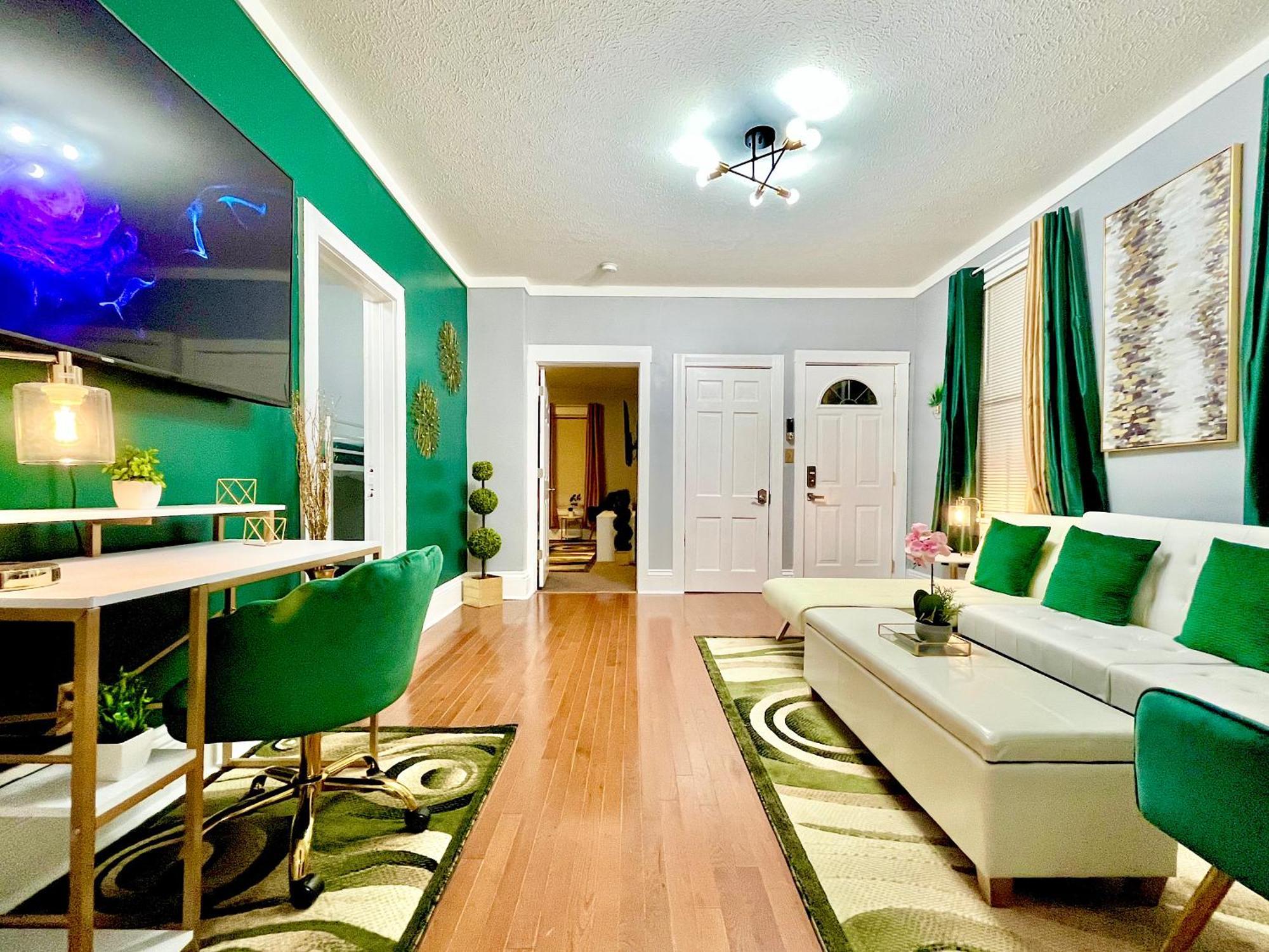 The Tremont Emerald - By Christmas Story House - Historic Charm & Modern Comfort Near Downtown With Parking, 300Mb Wifi & Self Check-In 克里夫兰 外观 照片